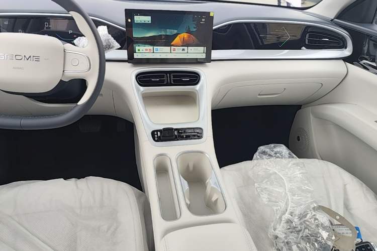 Used Geely Galaxy Geome 2026 Model 310km Youth Edition Audio And AC Panel