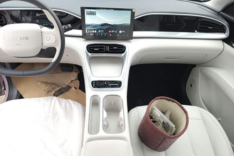Used Geely Galaxy Geome 2026 Model 310km Youth Edition Audio And AC Panel