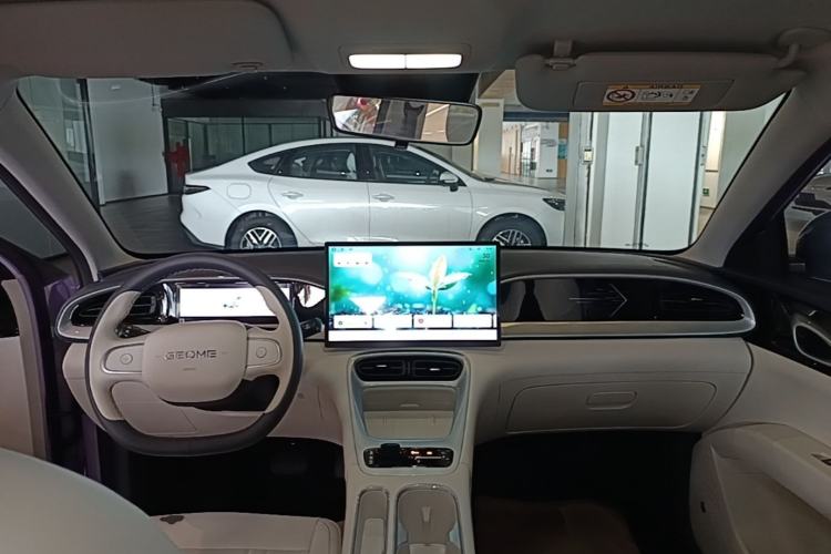 Used Geely Galaxy Geome 2026 Model 410km Exploration Edition Center Console