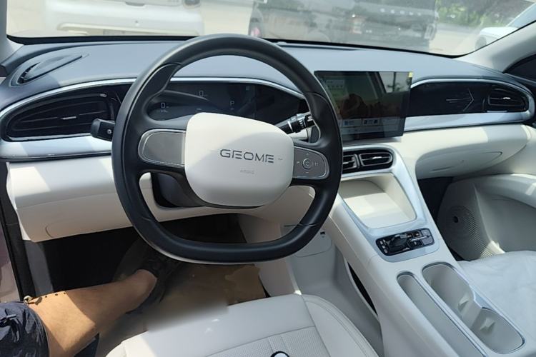 Used Geely Galaxy Geome 2026 Model 410km Carefree Edition Center Console