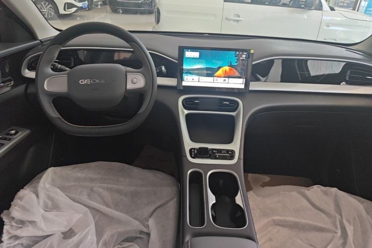 Used Geely Galaxy Geome 2026 Model 310km Youth Edition Center Console