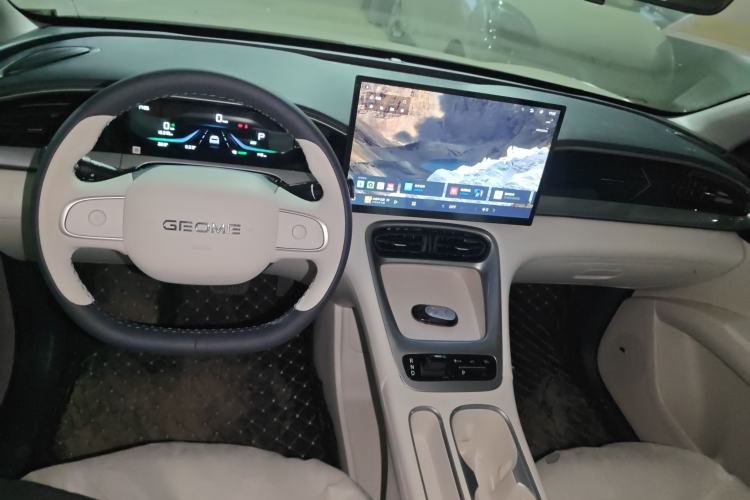Used Geely Galaxy Geome 2026 Model 310km Dream Edition Center Console