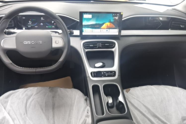 Used Geely Galaxy Geome 2026 Model 310km Youth Edition Center Console