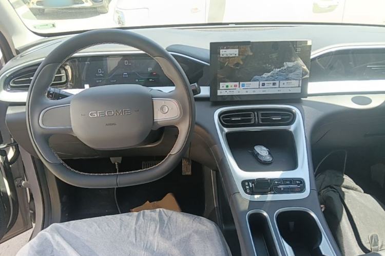 Used Geely Galaxy Geome 2026 Model 310km Youth Edition Center Console