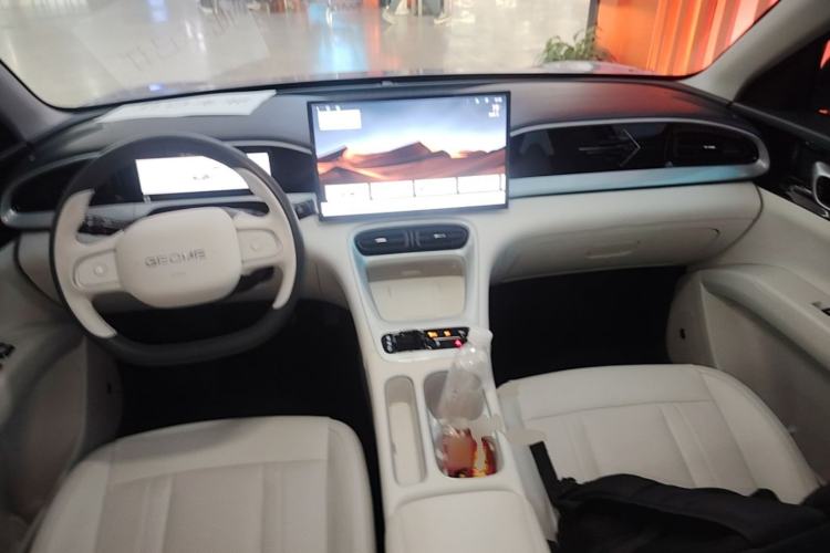 Used Geely Galaxy Geome 2026 Model 410km Exploration Edition Center Console