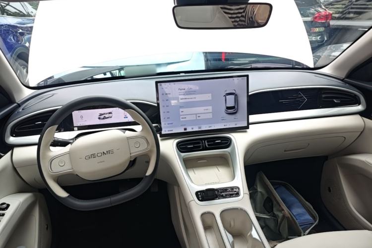 Used Geely Galaxy Geome 2026 Model 410km Exploration Edition Center Console