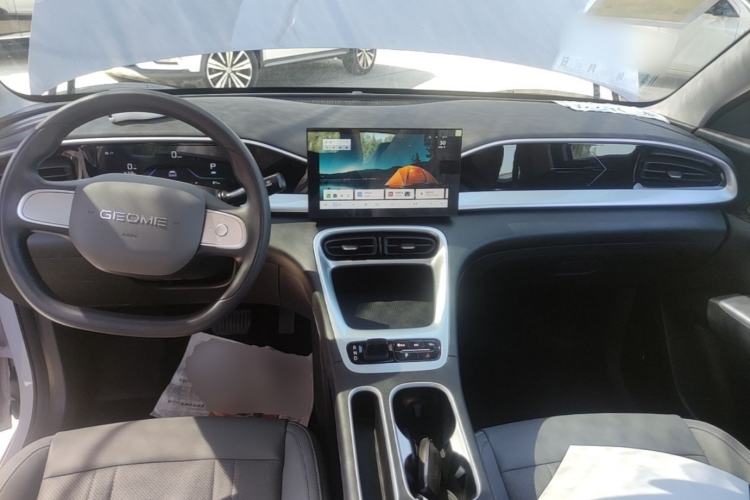 Used Geely Galaxy Geome 2026 Model 410km Carefree Edition Center Console