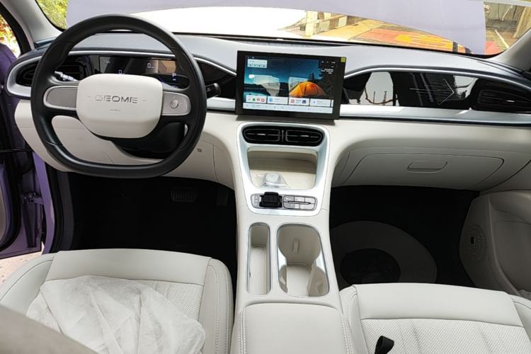 Used Geely Galaxy Geome 2026 Model 410km Carefree Edition Center Console