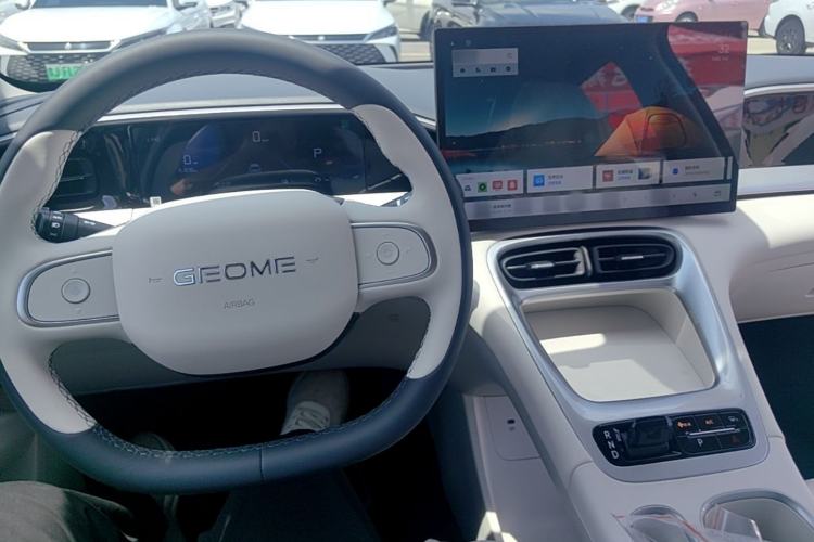 Used Geely Galaxy Geome 2026 Model 310km Dream Edition Center Console
