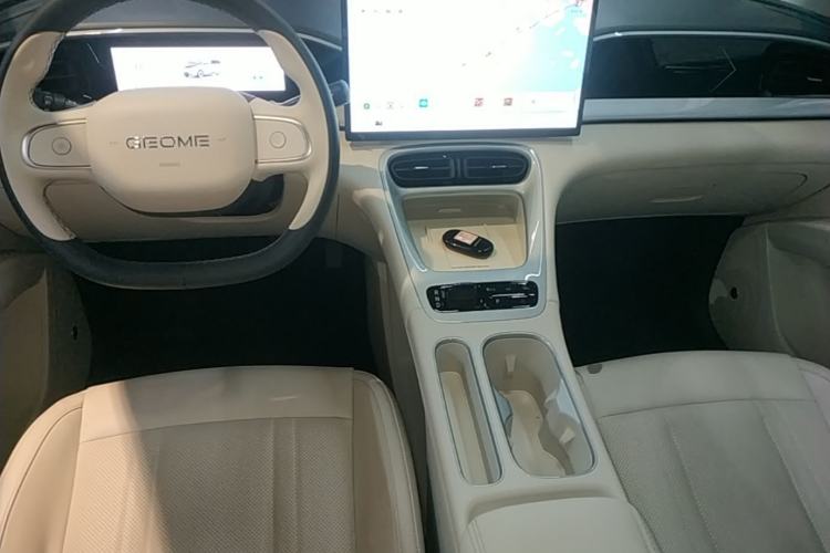 Used Geely Galaxy Geome 2026 Model 410km Exploration Edition Center Console