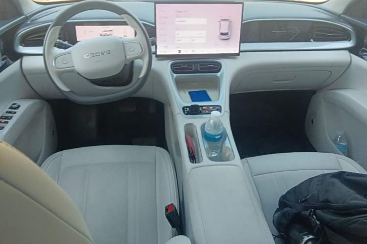 Used Geely Galaxy Geome 2026 Model 410km Exploration Edition Center Console