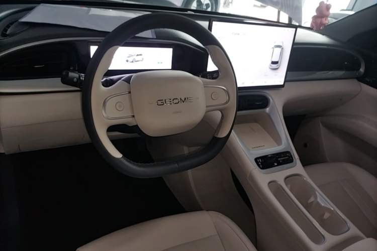 Used Geely Galaxy Geome 2026 410km Wind-Riding Edition Center Console