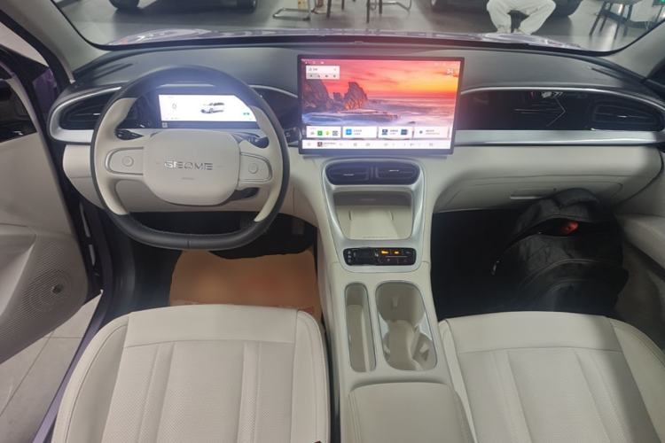Used Geely Galaxy Geome 2026 Model 410km Exploration Edition Center Console