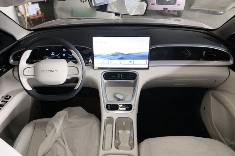Used Geely Galaxy Geome 2026 Model 310km Dream Edition Center Console