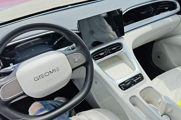Used Geely Galaxy Geome 2026 Model 410km Carefree Edition Center Console