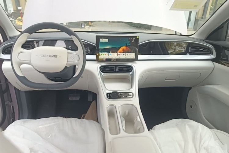 Used Geely Galaxy Geome 2026 Model 310km Youth Edition Center Console