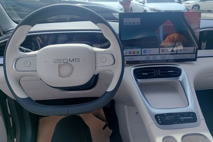 Used Geely Galaxy Geome 2026 Model 310km Dream Edition Center Console