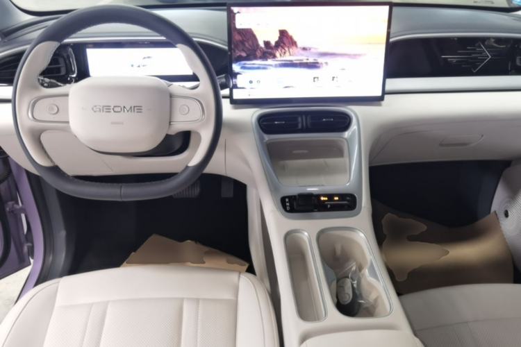 Used Geely Galaxy Geome 2026 Model 410km Exploration Edition Center Console