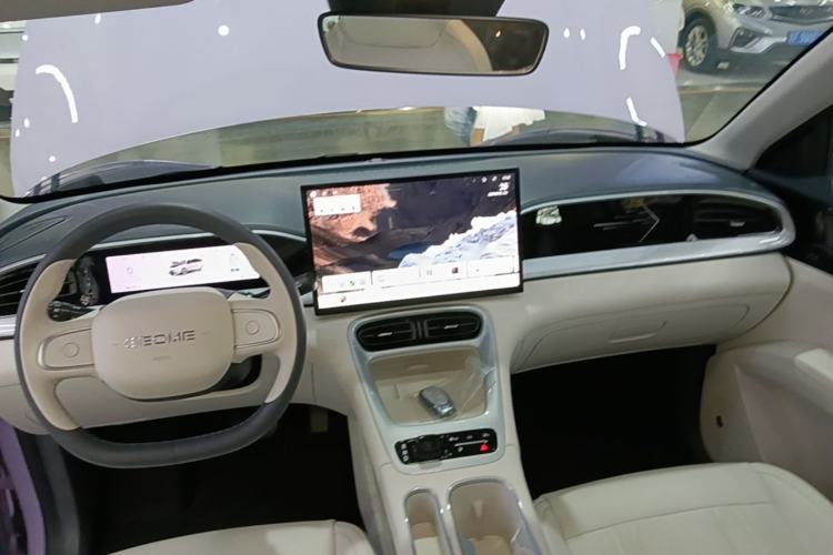 Used Geely Galaxy Geome 2026 Model 410km Exploration Edition Center Console