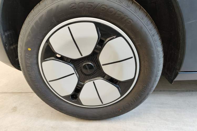 Used Geely Galaxy Geome 2026 Model 310km Youth Edition Exterior 5