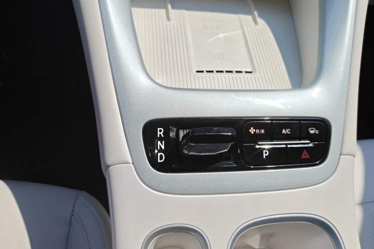 Used Geely Galaxy Geome 2026 Model 410km Freedom Edition Gear Lever