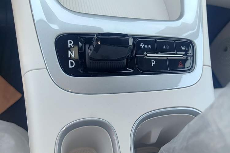 Used Geely Galaxy Geome 2026 Model 310km Youth Edition Gear Lever