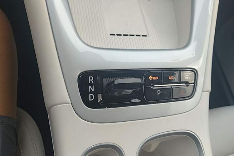 Used Geely Galaxy Geome 2026 Model 410km Exploration Edition Gear Lever