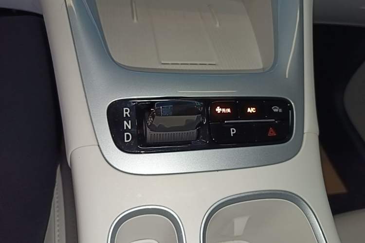 Used Geely Galaxy Geome 2026 Model 410km Exploration Edition Gear Lever