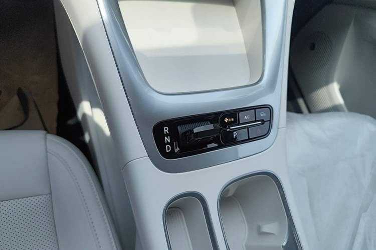 Used Geely Galaxy Geome 2026 Model 410km Carefree Edition Gear Lever