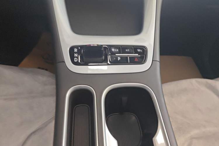 Used Geely Galaxy Geome 2026 Model 310km Youth Edition Gear Lever