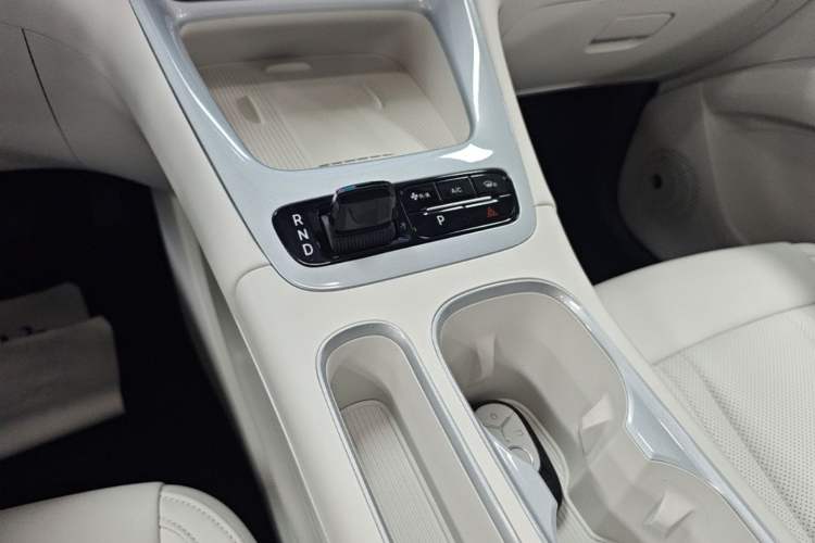 Used Geely Galaxy Geome 2026 Model 410km Exploration Edition Gear Lever