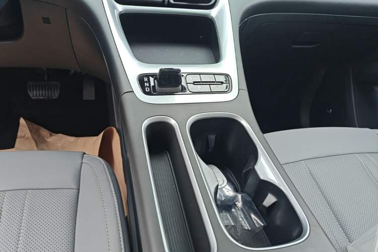 Used Geely Galaxy Geome 2026 Model 310km Youth Edition Gear Lever