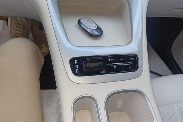 Used Geely Galaxy Geome 2026 Model 410km Freedom Edition Gear Lever