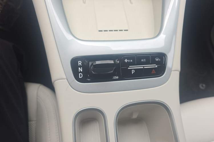 Used Geely Galaxy Geome 2026 Model 410km Exploration Edition Gear Lever