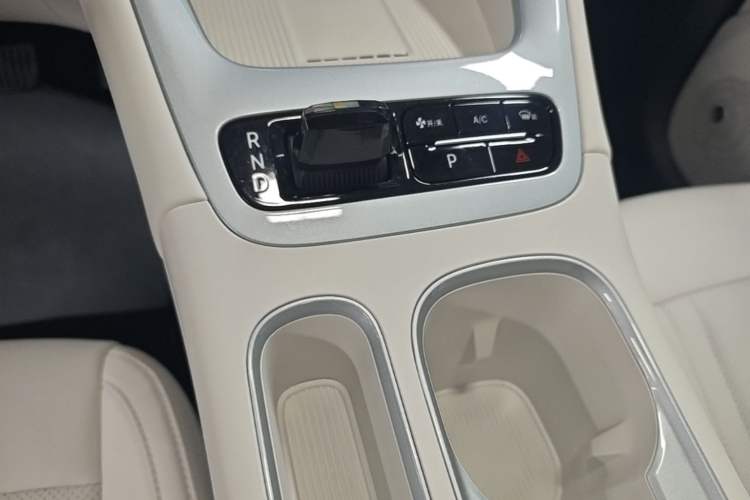 Used Geely Galaxy Geome 2026 Model 410km Exploration Edition Gear Lever
