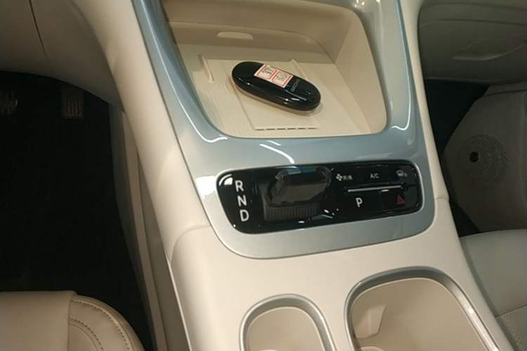 Used Geely Galaxy Geome 2026 Model 410km Exploration Edition Gear Lever