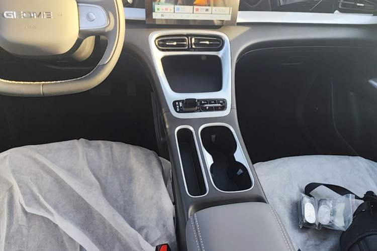 Used Geely Galaxy Geome 2026 Model 310km Youth Edition Gear Lever