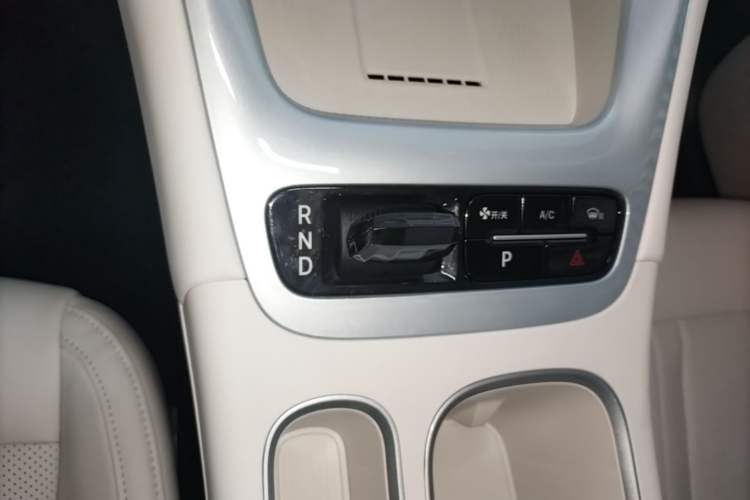 Used Geely Galaxy Geome 2026 410km Wind-Riding Edition Gear Lever