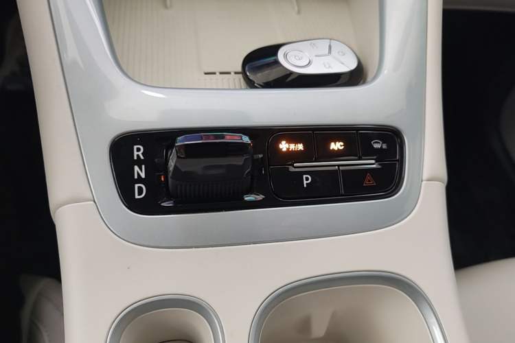 Used Geely Galaxy Geome 2026 Model 410km Exploration Edition Gear Lever