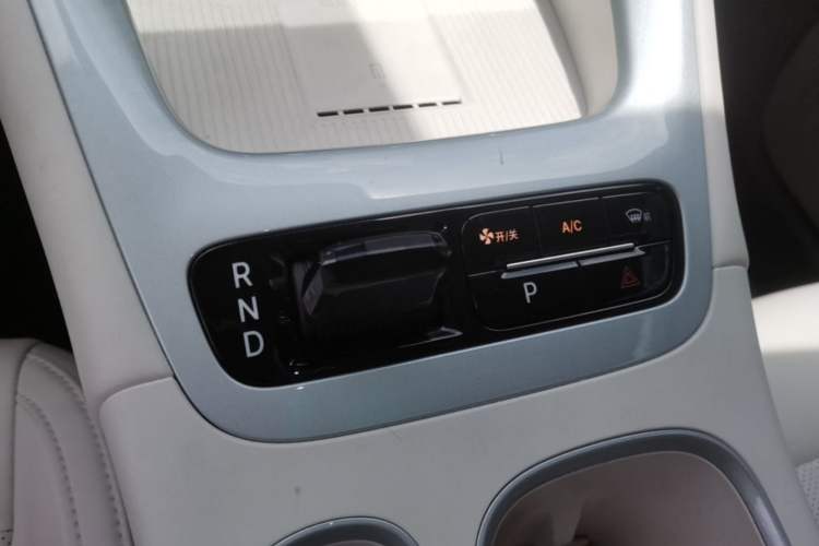 Used Geely Galaxy Geome 2026 Model 410km Exploration Edition Gear Lever