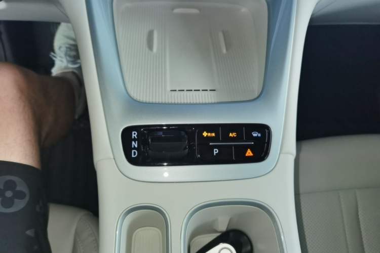 Used Geely Galaxy Geome 2026 Model 410km Exploration Edition Gear Lever
