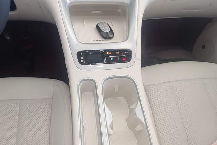 Used Geely Galaxy Geome 2026 Model 410km Exploration Edition Gear Lever