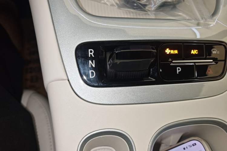 Used Geely Galaxy Geome 2026 Model 410km Exploration Edition Gear Lever