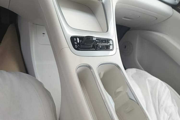 Used Geely Galaxy Geome 2026 Model 310km Youth Edition Gear Lever