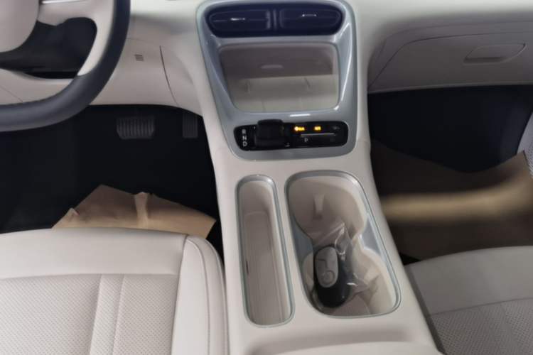 Used Geely Galaxy Geome 2026 Model 410km Exploration Edition Gear Lever