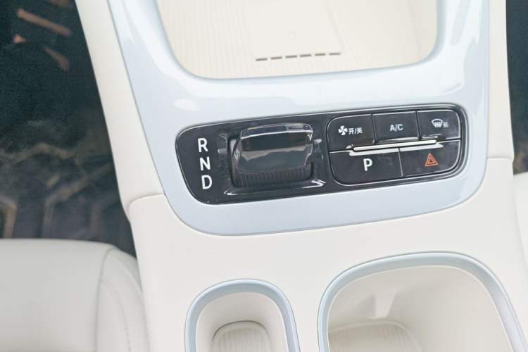 Used Geely Galaxy Geome 2026 Model 410km Exploration Edition Gear Lever