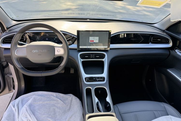 Used Geely Galaxy Geome 2026 Model 310km Youth Edition Interior 3