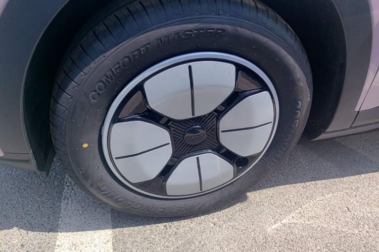 Used Geely Galaxy Geome 2026 Model 310km Youth Edition Left Front Wheel Hub