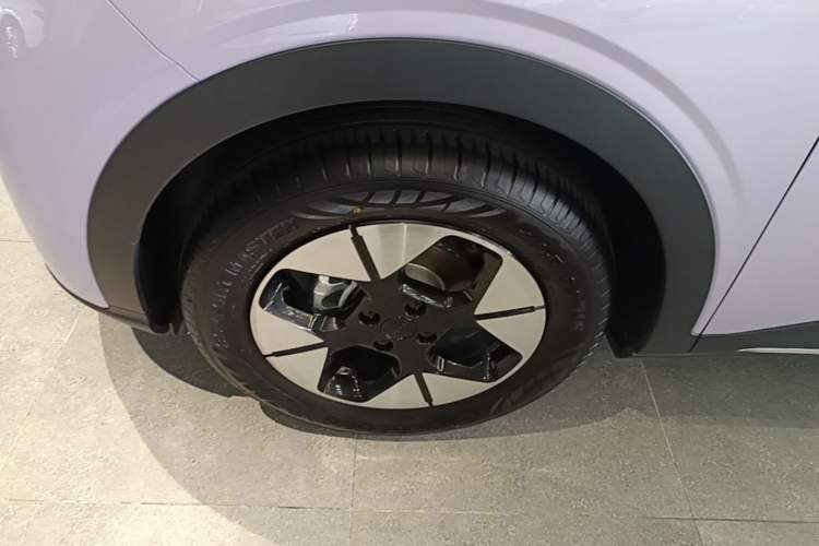 Used Geely Galaxy Geome 2026 Model 410km Exploration Edition Left Front Wheel Hub