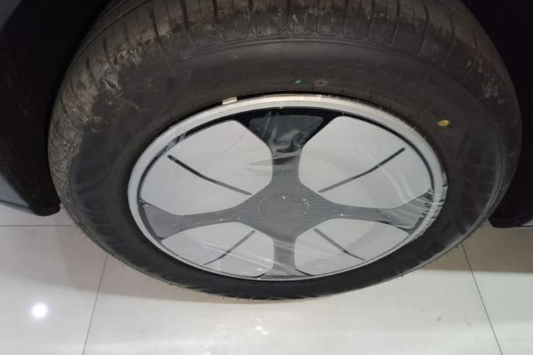 Used Geely Galaxy Geome 2026 Model 310km Youth Edition Left Front Wheel Hub